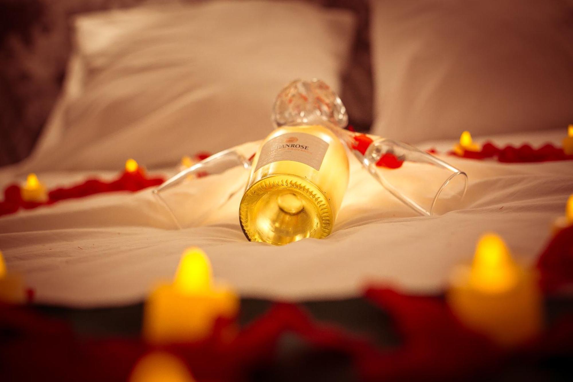 Love Room Du Mont D'Or - Baignoire Spa - Minibar Offert Marseille Exterior photo